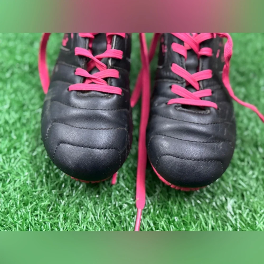 Brava Soccer Girls Black and Pink Athletic‎ Shoes Size 1D